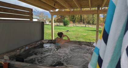 Tranquil Countryside Retreat Near Michigan Wine Trail With Hot Tub
