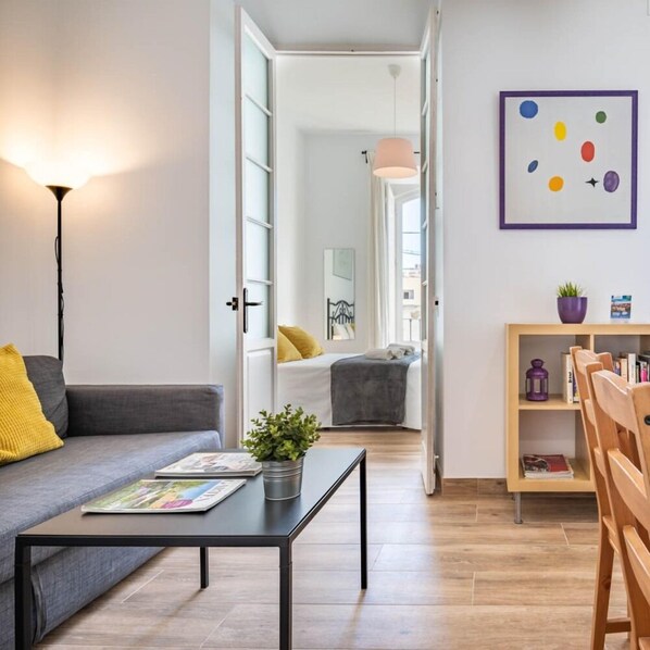 Decoración personalizada, muebles diferentes y escritorio 