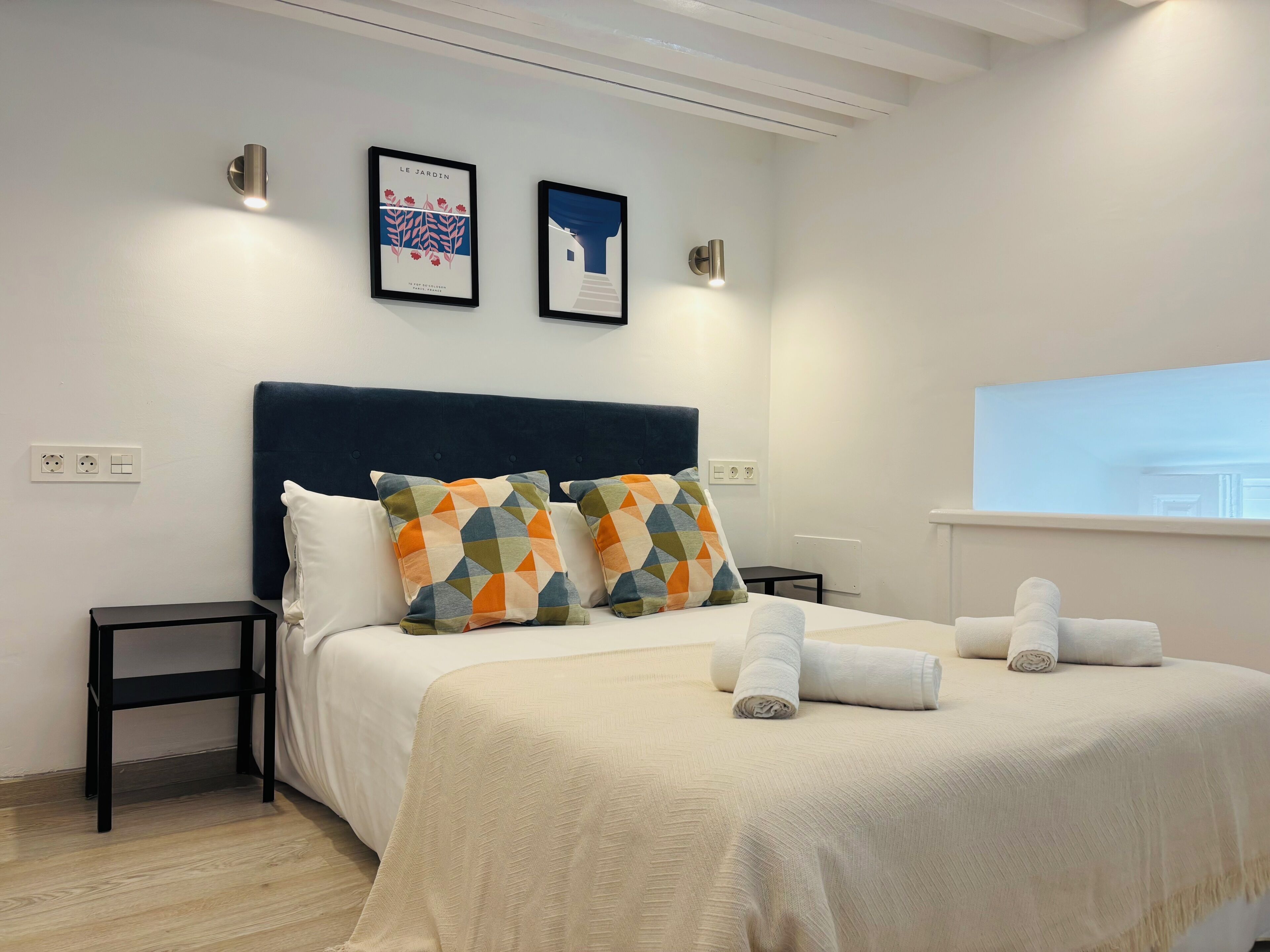 Decoración personalizada, muebles diferentes y escritorio 