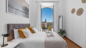 Apartament, 3 dormitoris, cuina, vistes a la ciutat | Decoració individual, mobiliari individual i escriptori 