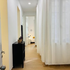 Apartamento, 2 quartos, geladeira | Área de estar | TV de tela plana 40 polegadas com canais digitais