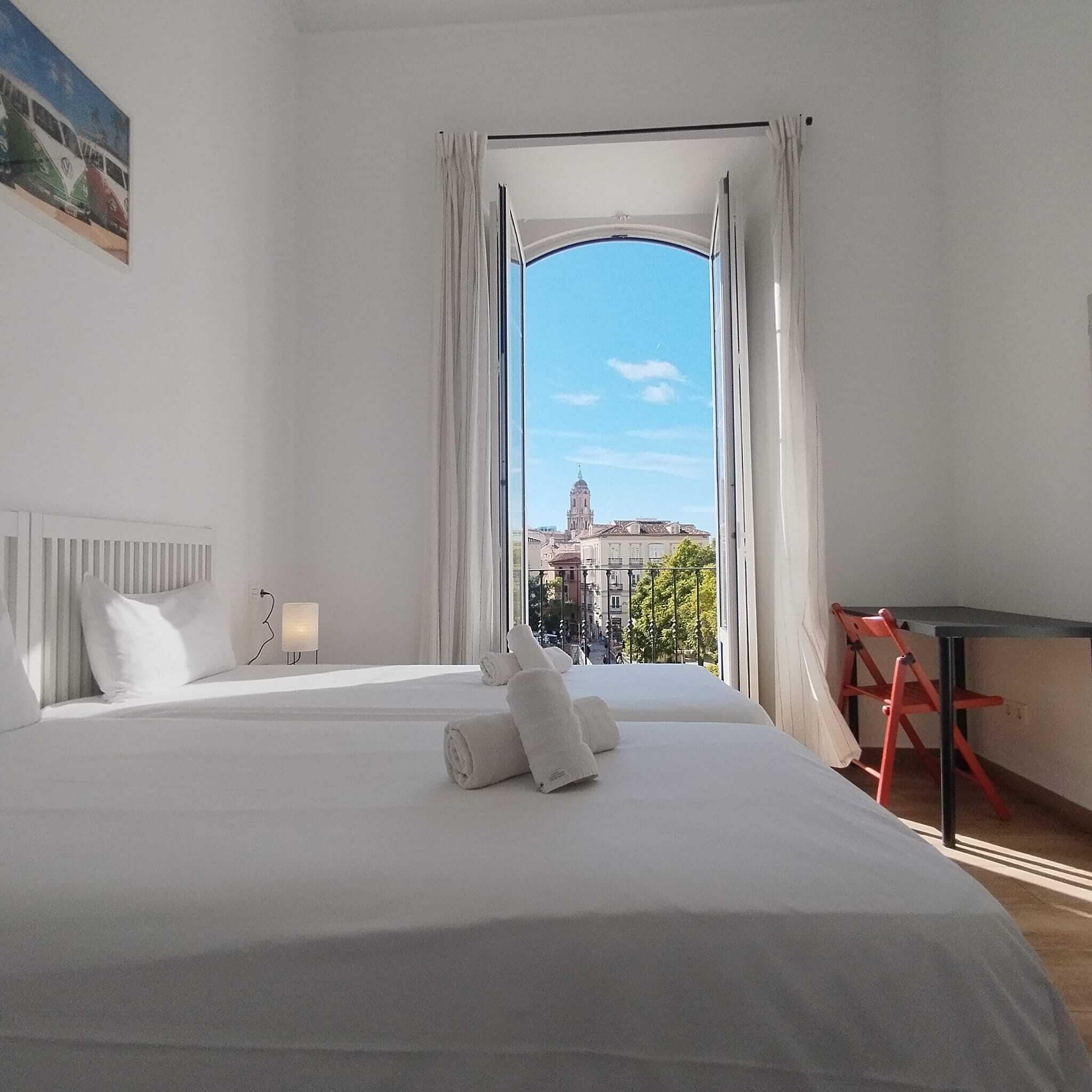 아파트, 침실 3개, 금연, 시내 전망 | 각각 다른 스타일의 인테리어, 각각 다르게 가구 비치, 책상, 암막 커튼