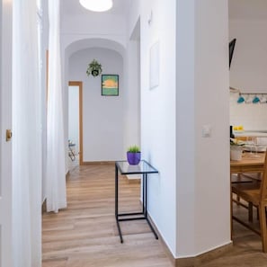 Apartamento, 3 quartos | Área de estar | TV de tela plana 40 polegadas com canais digitais