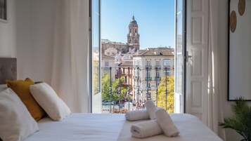 Apartamento, 3 habitaciones, cocina, vistas a la ciudad | Decoración individual, mobiliario individual, escritorio