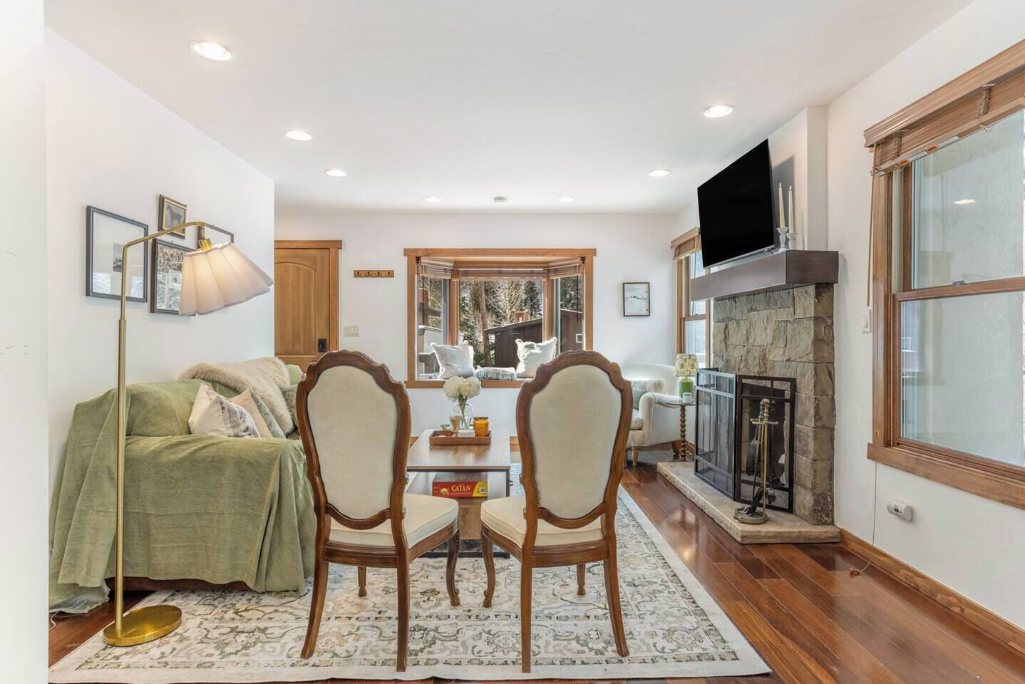 Télévision, cheminée