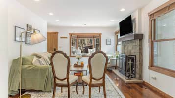 Télévision, cheminée