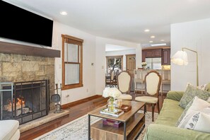 TV, fireplace