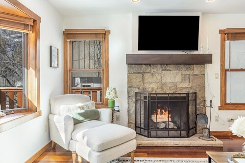 Pet Friendly East Vail Home - Steps From Bus!