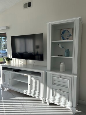 Interior - Charming Villa in peaceful community minutes to Siesta Key (Sarasota)