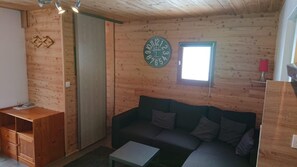 Living area - 100m from ski slopes, Ground floor, tv, ski locker, 32m², Vars (Vars)