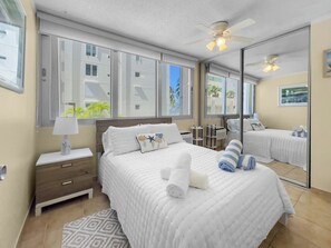 2 bedrooms, desk, WiFi, bed sheets - Mar de Isla Verde - Beach Apt W/ Ocean View (Carolina)
