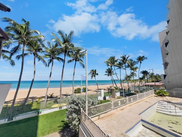 Beach nearby - Mar de Isla Verde - Beach Apt W/ Ocean View (Carolina)