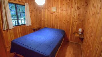 Casa, varias camas, se aceptan mascotas, vista al jardín