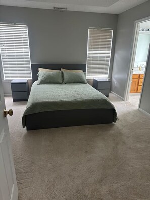 Iron/ironing board, WiFi, bed sheets - Near Charlotte House (Seasonal Pool) (Concord)