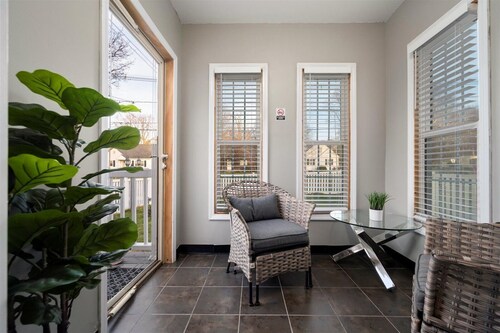 Convenient 2BR Minutes to SU, Hospitals & Downtown