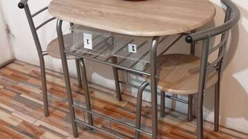 Classic Double or Twin Room, 2 Twin Beds, Private Bathroom | Dining