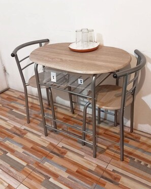 经典双人房或双床房, 2 张单人床, 私人浴室 | 用餐