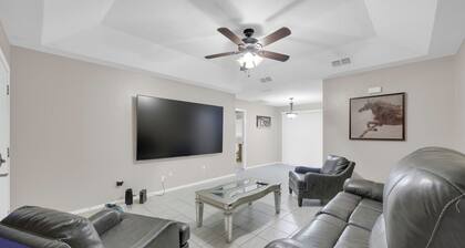 Cozy & Walkable Avocet Ave. Condo – Prime Location