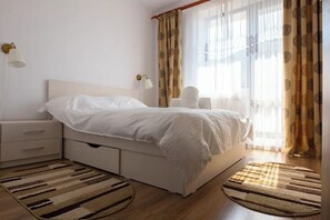 Silitysrauta/-lauta, Wi-Fi, vuodevaatteet