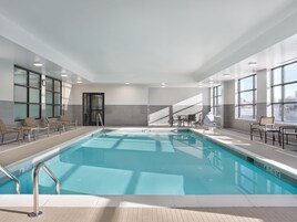 Una piscina cubierta