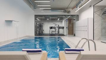 2 つの屋内プール