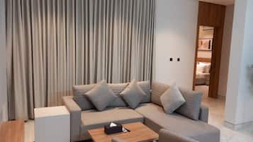 Suite Deluxe | Articles gratuits dans le mini-bar, bureau, chambres insonorisées