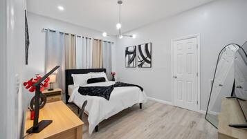 Desk, iron/ironing board, WiFi, bed sheets