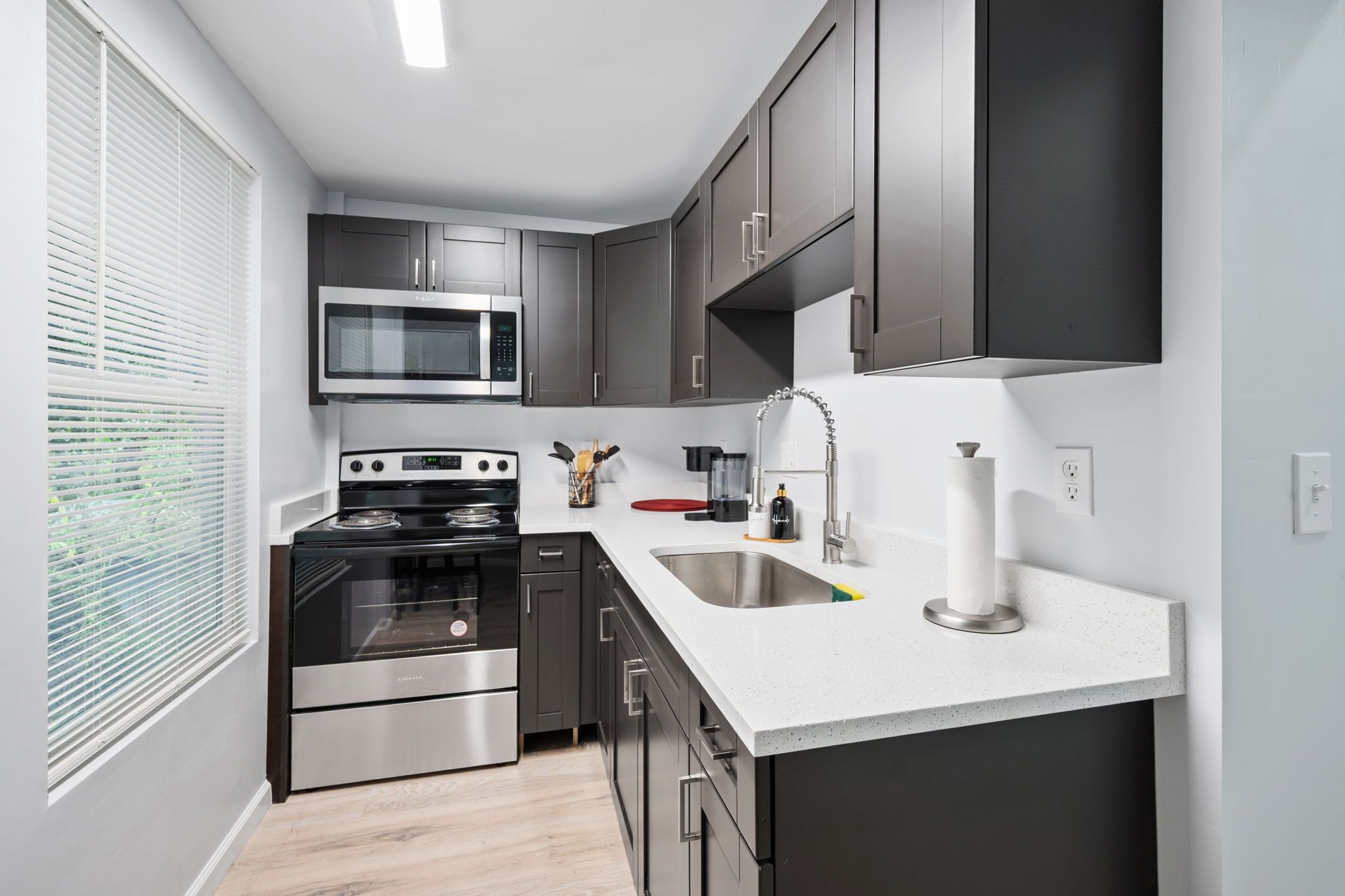 Fridge, microwave, stovetop, coffee/tea maker