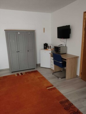 Townhome, 5 Bedrooms, Non Smoking, Pets Allowed | Free WiFi - Müllers Monteurunterkunft Gangkofen (Gangkofen)