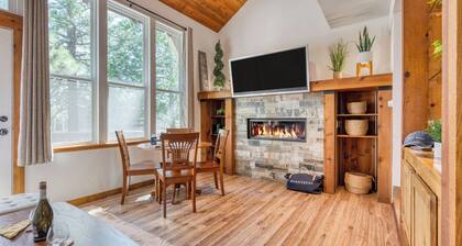 Cozy Tahoe Townhome w/ Fireplace, Balcony & Quick Access to Trails & Lake Cubana - Dollar Hill by Avantstay