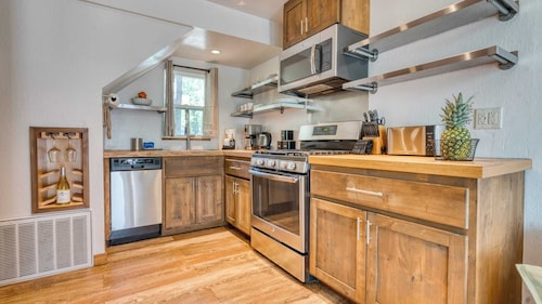 Cozy Tahoe Townhome w/ Fireplace, Balcony & Quick Access to Trails & Lake Cubana - Dollar Hill by Avantstay