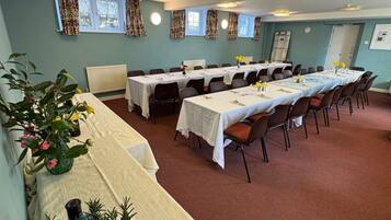 Casa familiar, 5 habitaciones, se aceptan mascotas, vista al jardín | Área de sala de estar | Smart TV, Netflix, Hulu y servicios de streaming