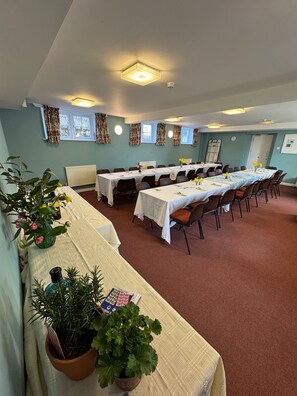 Family House, 5 Bedrooms, Pets Allowed, Garden View | Living area | Smart TV, Netflix, Hulu, streaming services