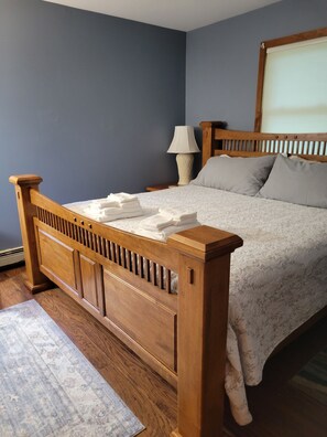 Tabla de planchar con plancha, wifi y ropa de cama 