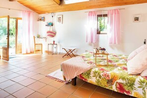 Iron/ironing board, WiFi, bed sheets - Studio flat with conservatory and garden (Saint-Martin-de-Londres)