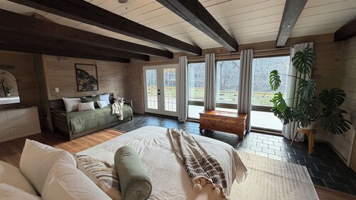 Luxurious woodland retreat in Lancaster county