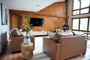 Téléviseur connecté, foyer, livres