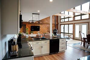 Interior - Luxurious woodland retreat in Lancaster county (Manheim)