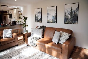 スマートテレビ、暖炉、書庫