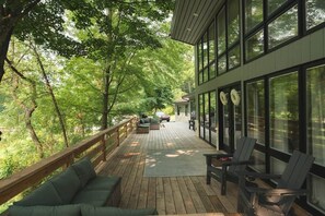 Terrace/patio - The Firefly Retreat in Lancaster county (Manheim)