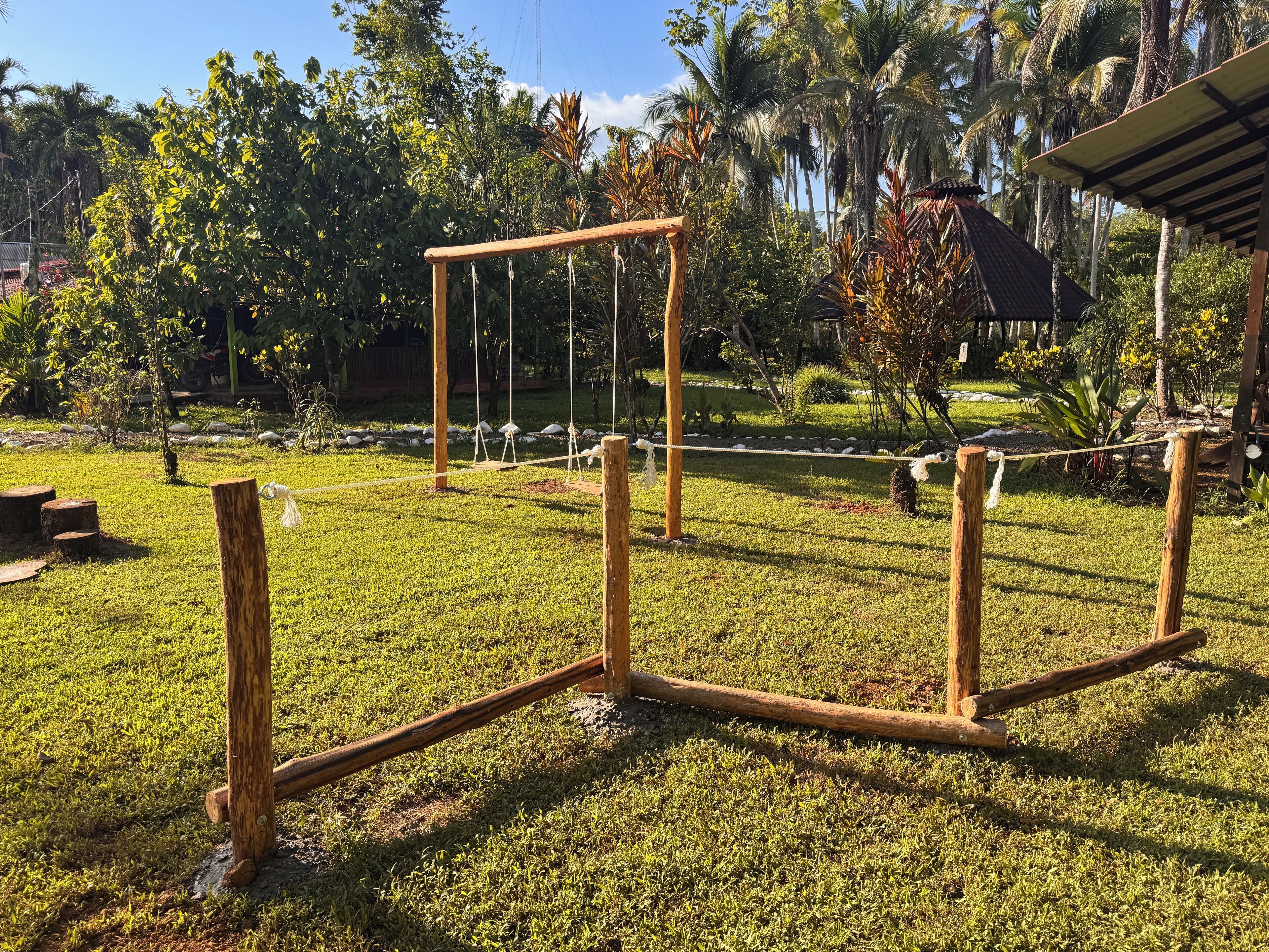 Lasten leikkialue ulkona