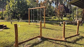 Lasten leikkialue ulkona