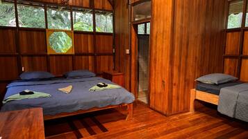 Comfort huisje, uitzicht op rivier | Een bureau, gratis wifi