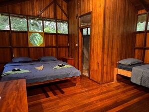 Comfort huisje, uitzicht op rivier | Een bureau, gratis wifi