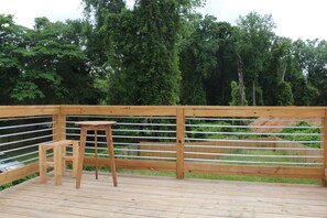 Outdoor dining - Modern 3BR home 8 min to Airport that sleeps 8 (HAPEVILLE)