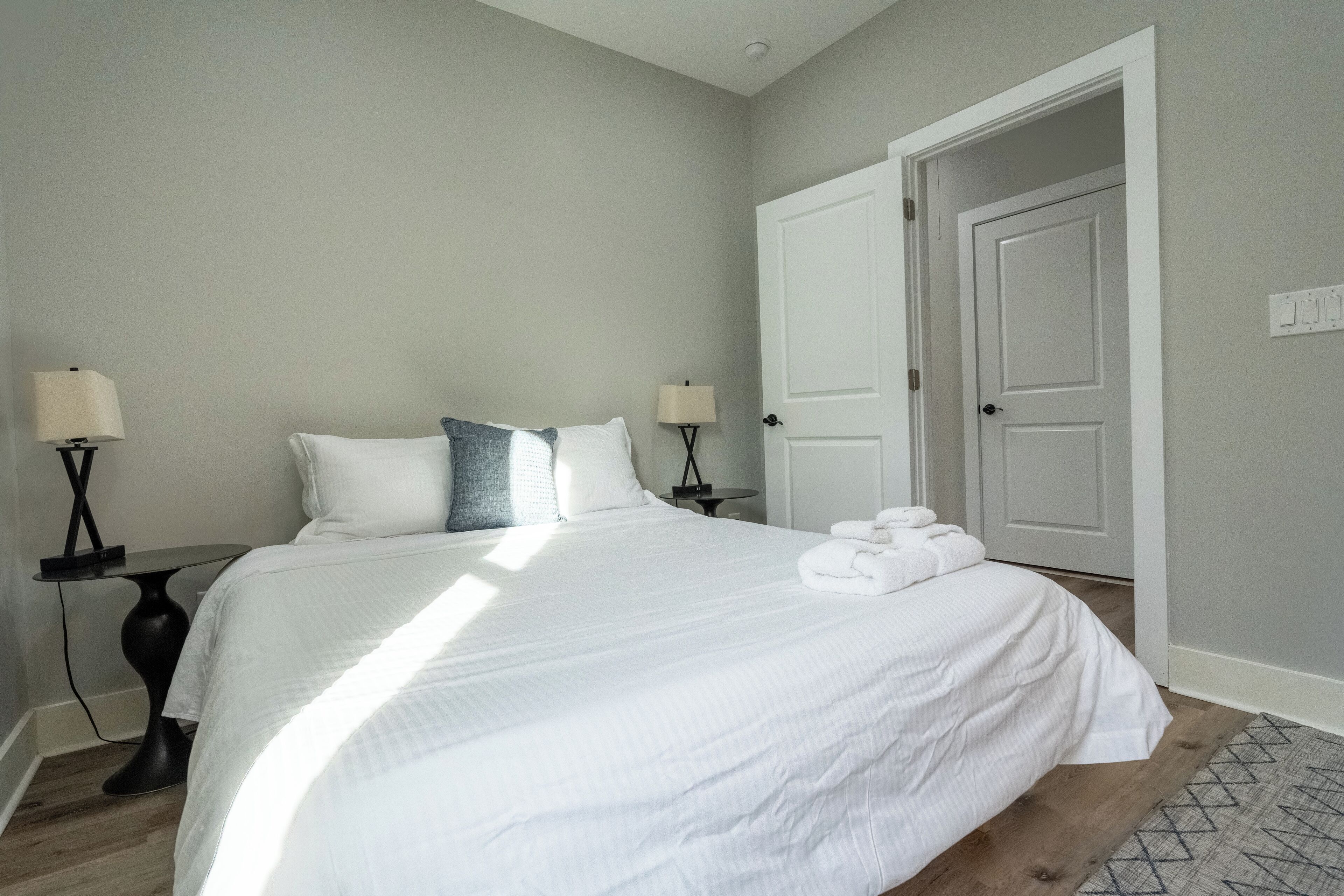 Iron/ironing board, WiFi, bed sheets