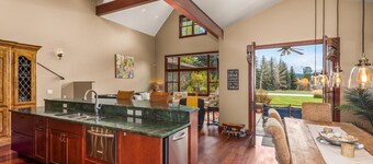 Spacious 5-bedroom townhome in peaceful Carbondale with AC