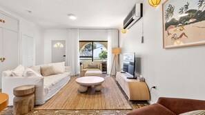 Living area - Coastline Callala - Pet Friendly with Fire Pit (Callala Beach)