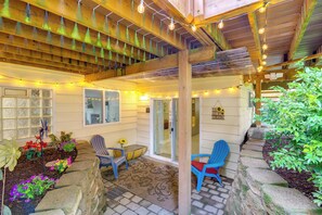 Exterior detail - 'The Salty Hawk Hideaway' - Chic Everett ADU (Everett)