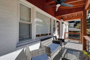 Terrace/patio - 4 Mi to Mercedes-Benz! Cutest Venetian Hills Stay (Atlanta)